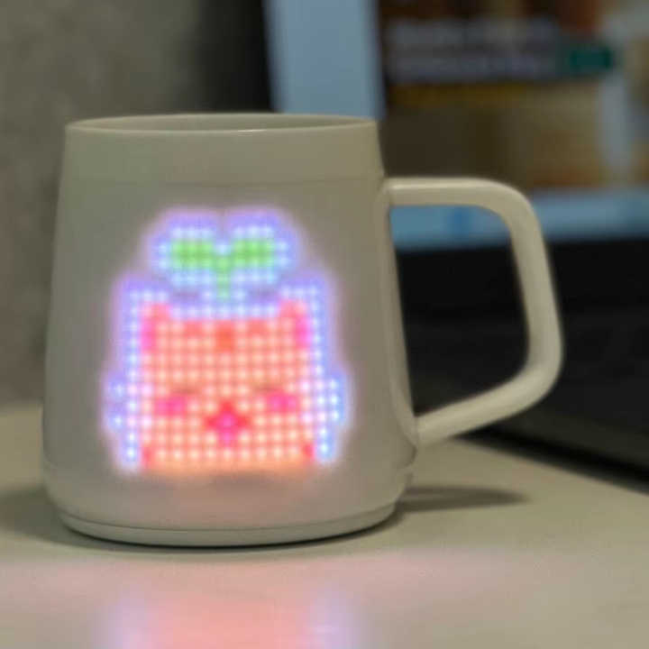 Taza Interactiva con Pantalla LED de Píxeles