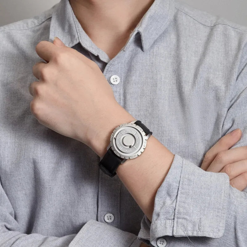 Reloj de Cuarzo para Hombre con Bola Magnética — Diseño Moderno, Minimalista y de Lujo Sin Bordes